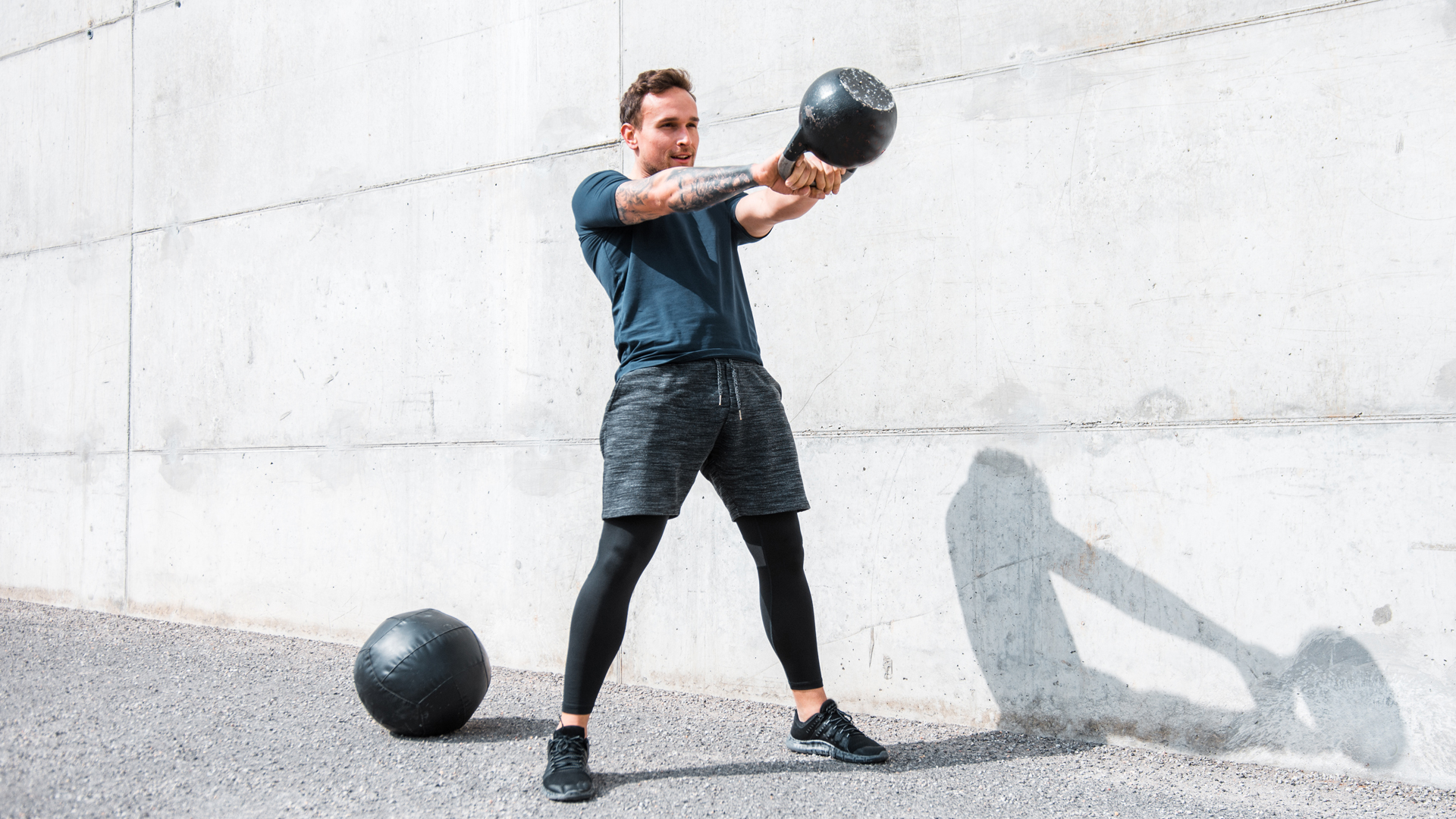How to swing a kettlebell The GoodLife Fitness Blog