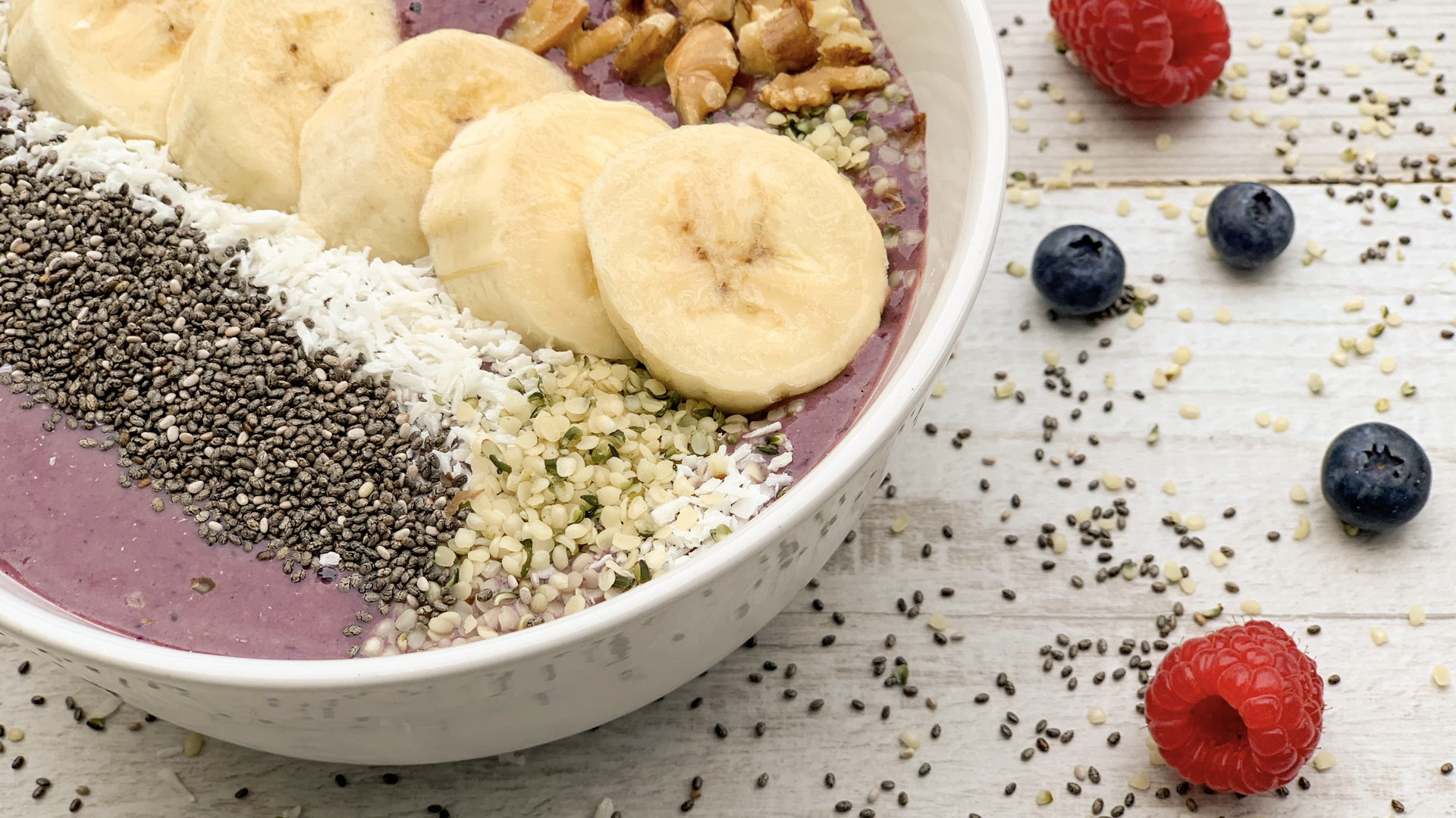 High protein smoothie bowl | The GoodLife Fitness Blog